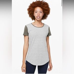 Lululemon Love Crew III
Short Serve Stripe Heathered Core Light Grey Grey Sage